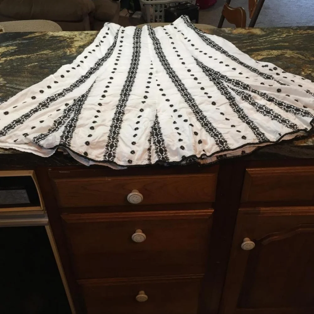 Flirty and Fun black and white size 8 Touche skirt - Picture 7 of 11